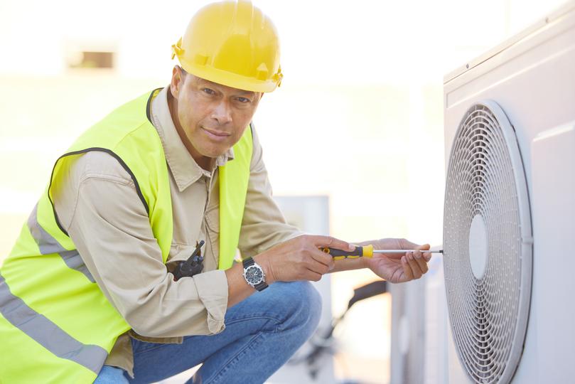 How HVACCompaniesHub.com connects you with AC repair technicians