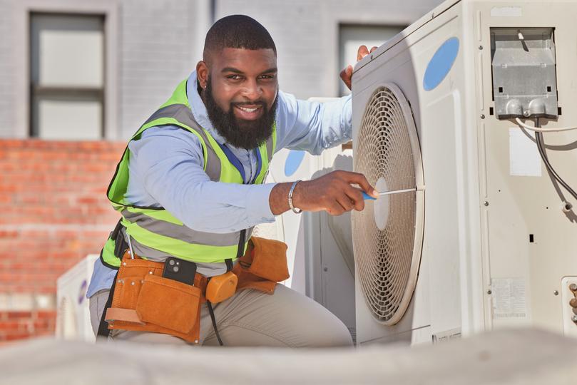 How HVACCompaniesHub.com connects you with AC repair technicians